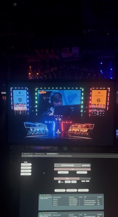 Operator status page next to the stage
